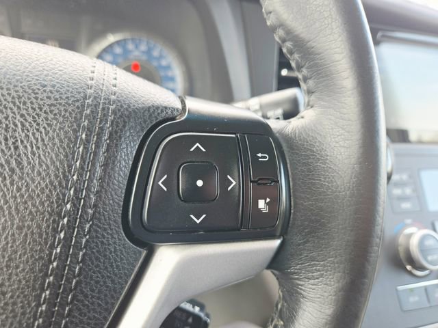 Used 2017 Toyota Sienna XLE FWD image 25