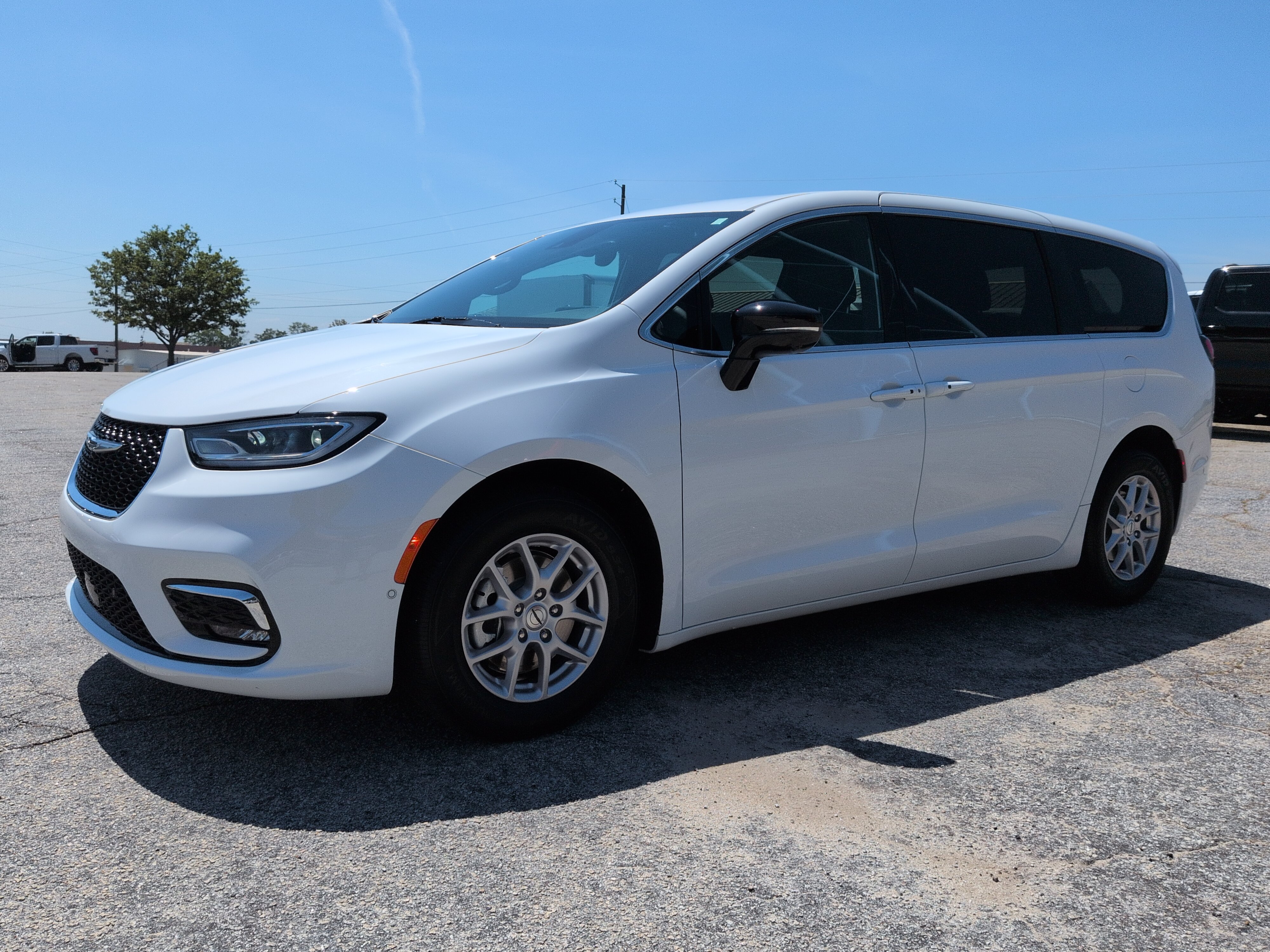 Certified 2025 Chrysler Pacifica Select FWD image 6