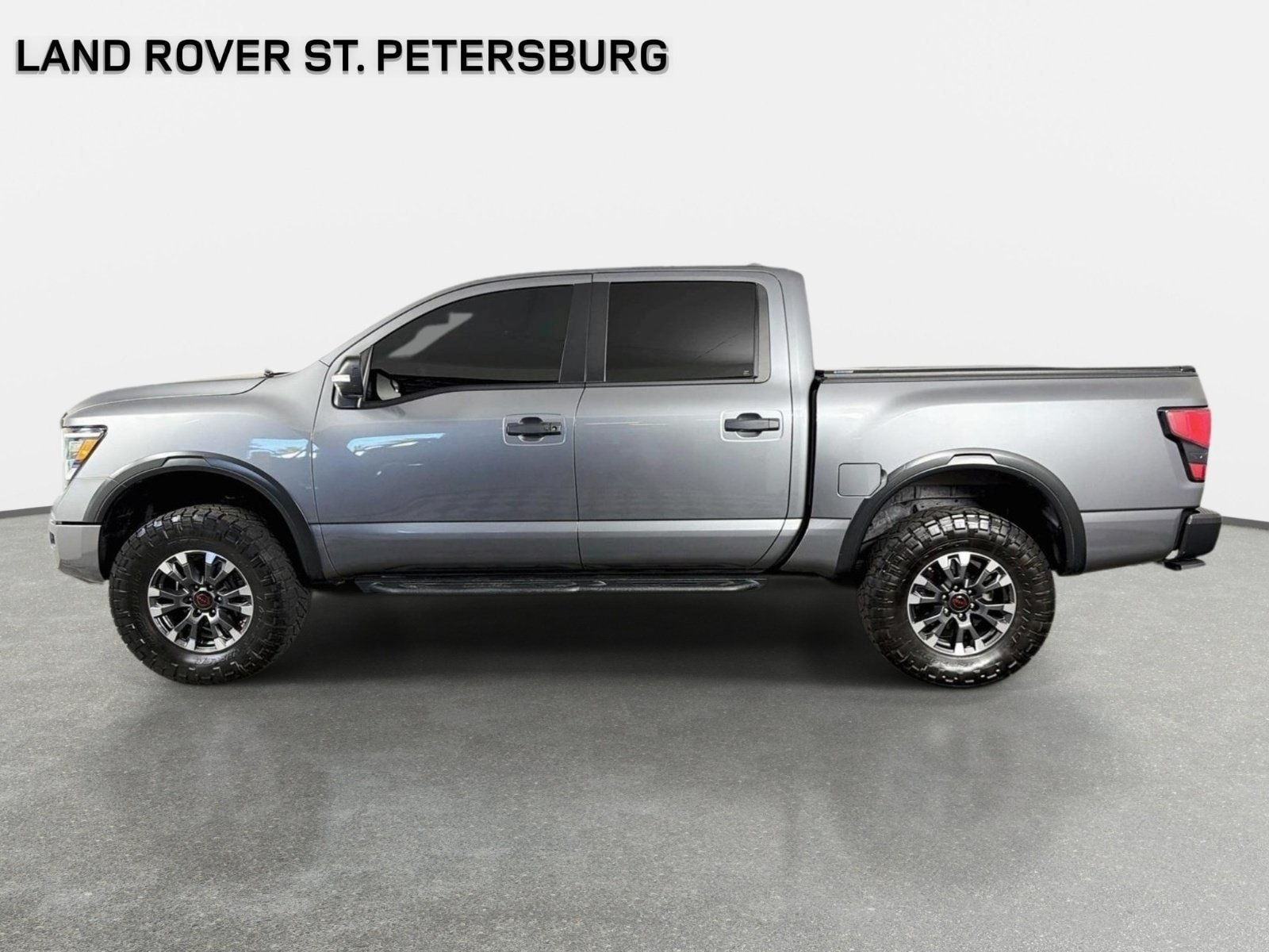 Used 2024 Nissan Titan PRO-4X w/ Pro-4x Convenience Package AWD/4WD image 8