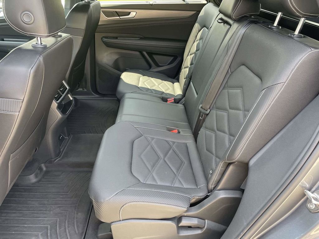 Used 2024 Volkswagen Atlas Cross Sport SE FWD image 12