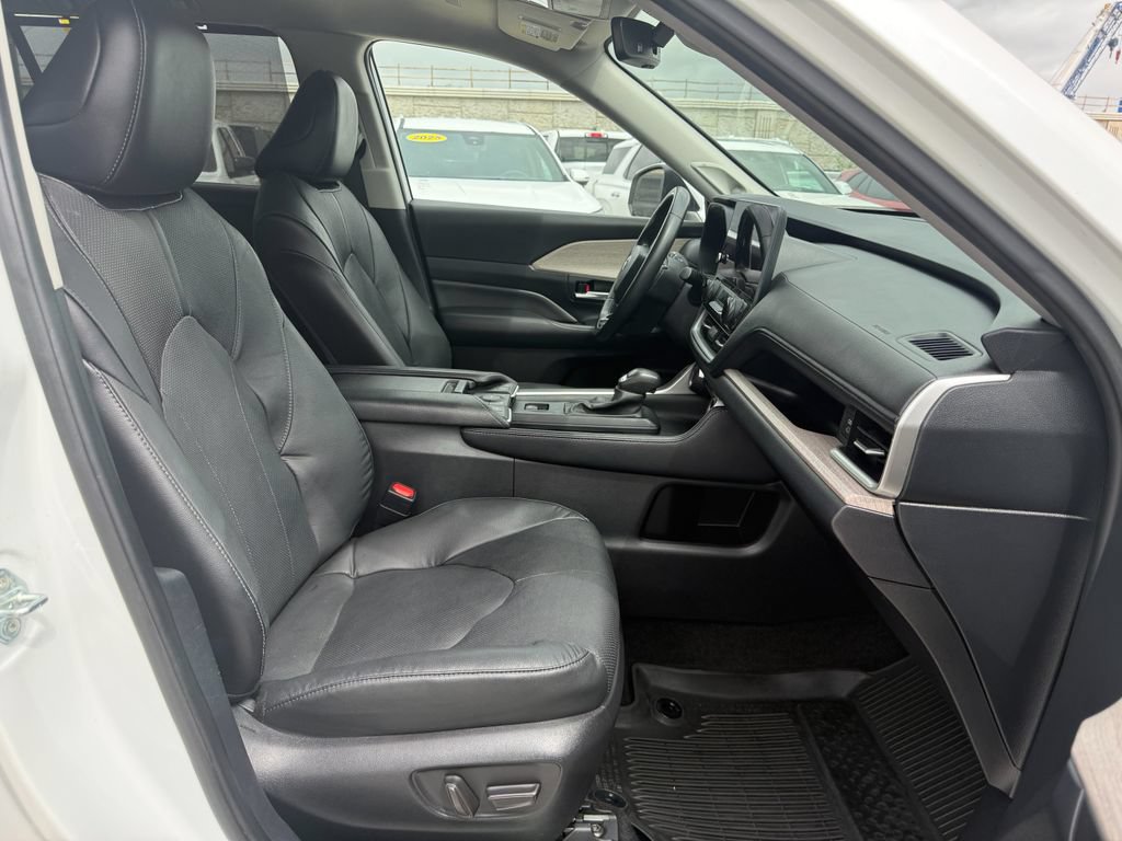 Used 2024 Toyota Grand Highlander FWD image 15