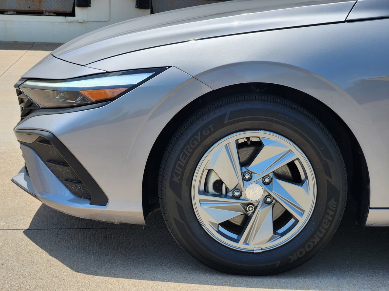 Certified 2025 Hyundai Elantra SE FWD image 7