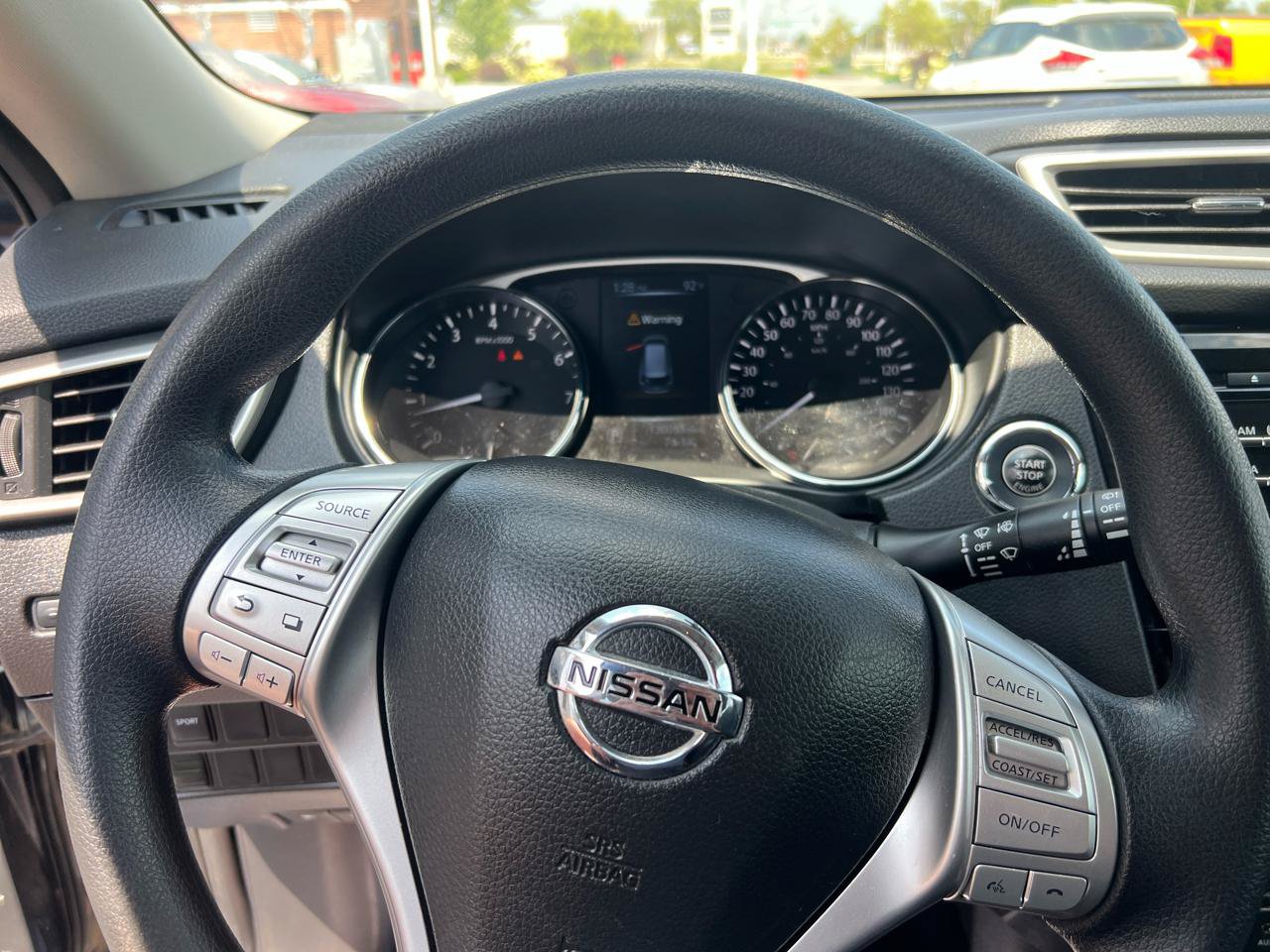 Used 2016 Nissan Rogue SV FWD image 18