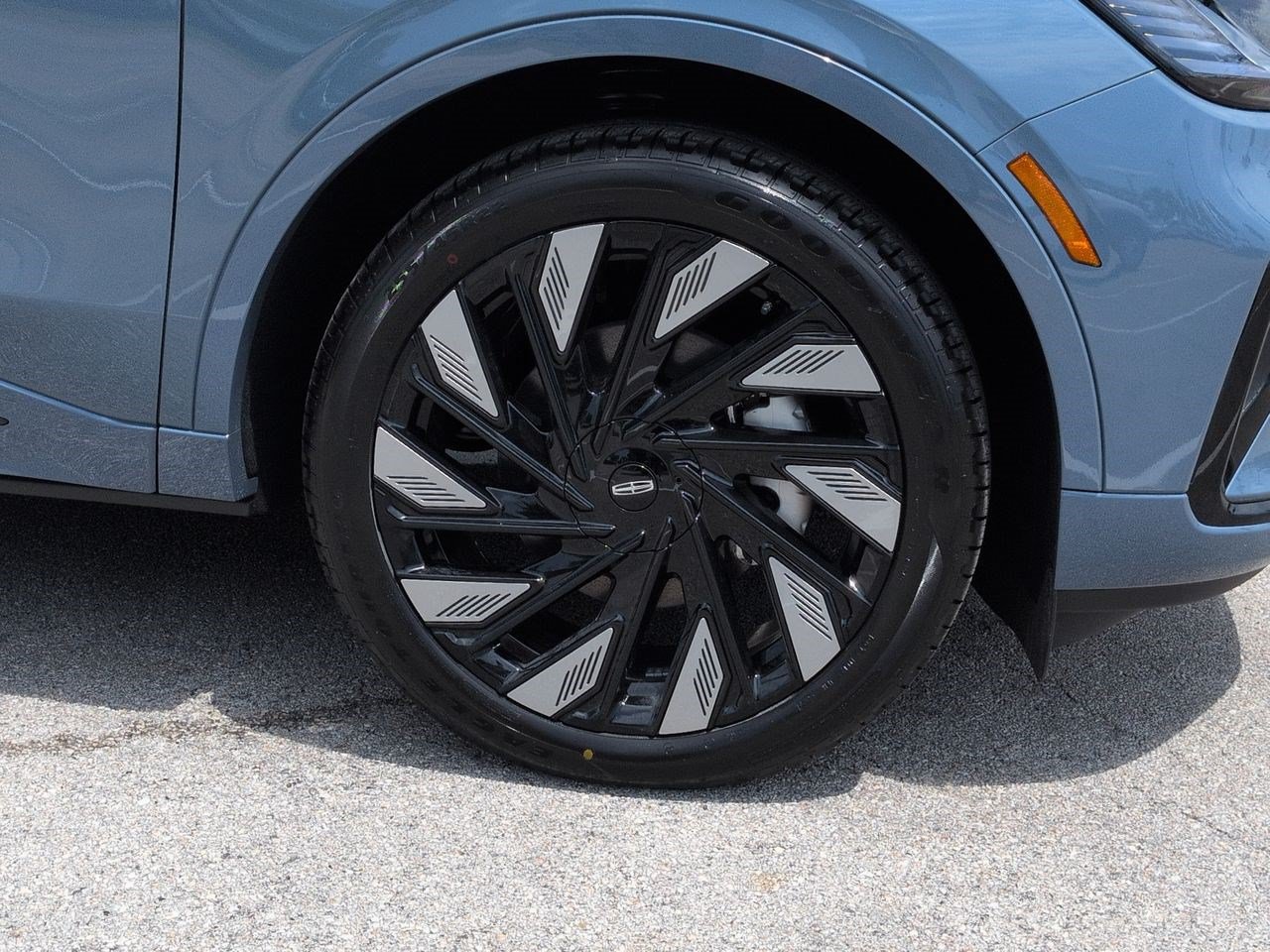 New 2026 Lincoln Nautilus Black Label w/ Jet Appearance Package AWD/4WD image 11