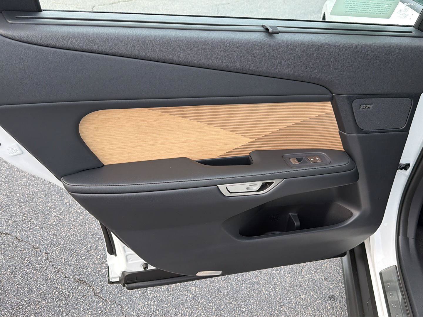 New 2026 Lexus ES 350e w/ Accessory Package (Z2) FWD image 17