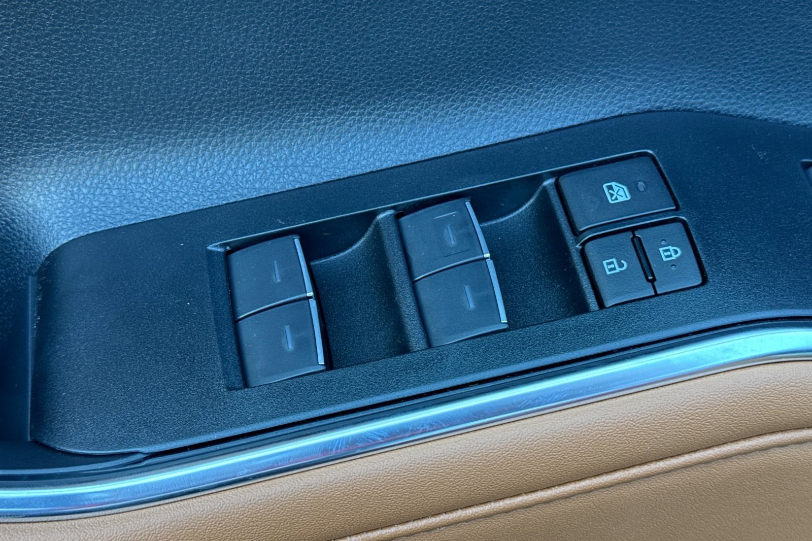 New 2025 Toyota Highlander Platinum image 14