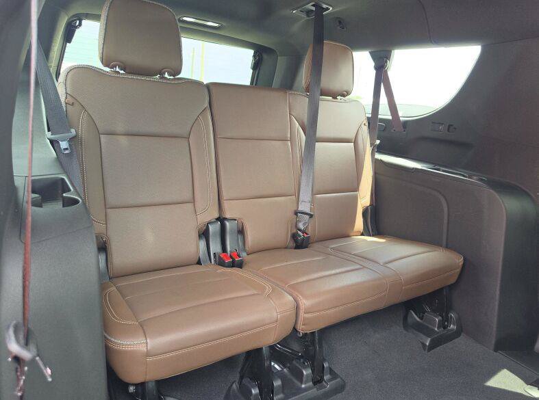 Used 2022 Chevrolet Suburban High Country RWD image 13