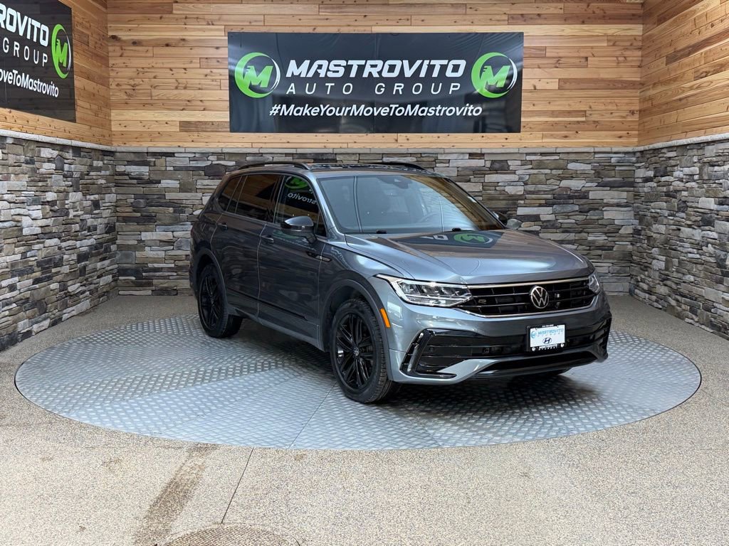 Used 2022 Volkswagen Tiguan SE R-Line AWD/4WD image 2