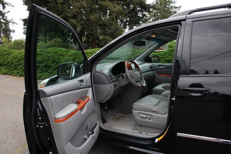 Used 2009 Toyota Sienna XLE Limited AWD/4WD image 5