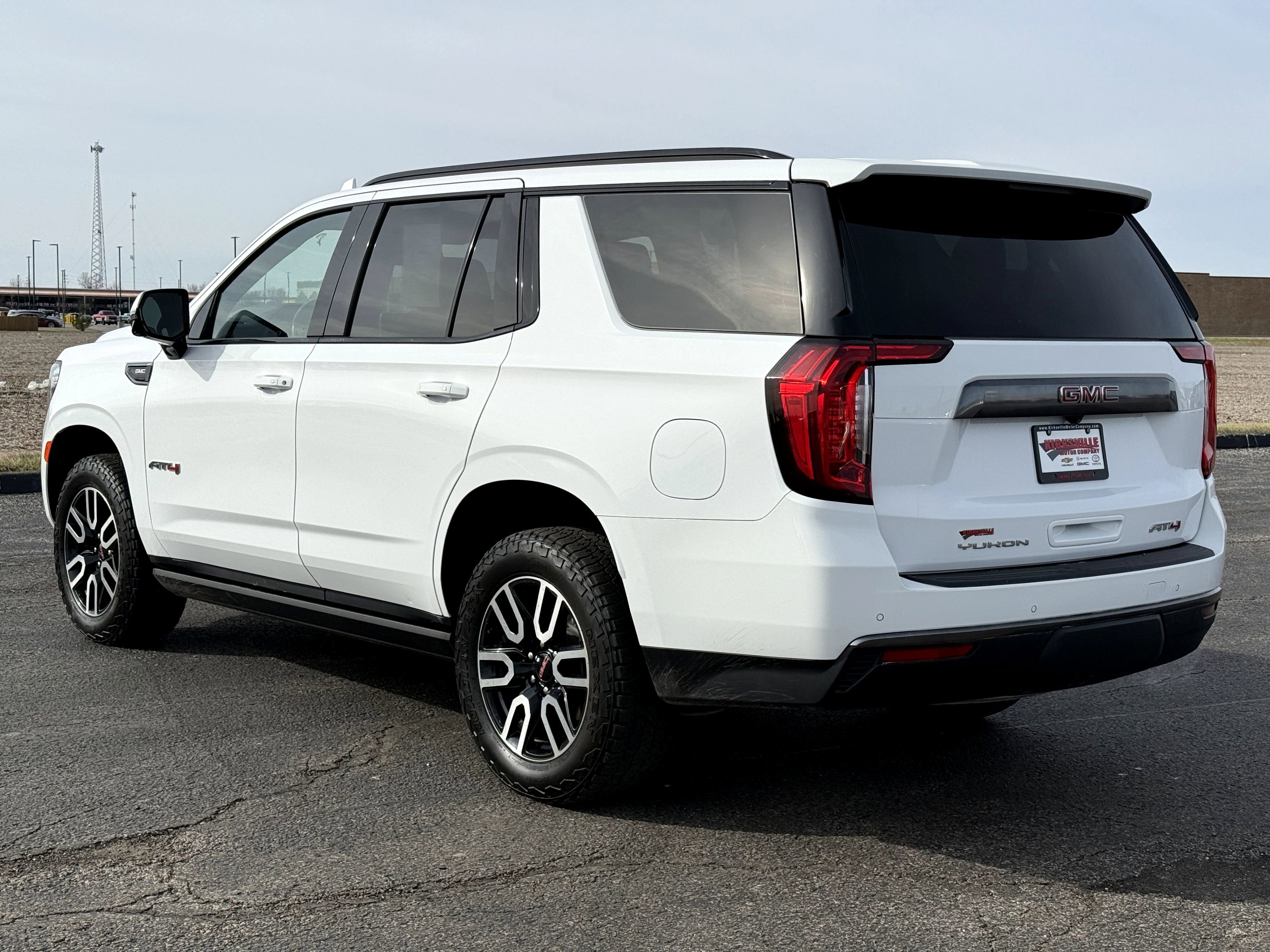 Used 2023 GMC Yukon AT4 w/ AT4 Premium Package image 5