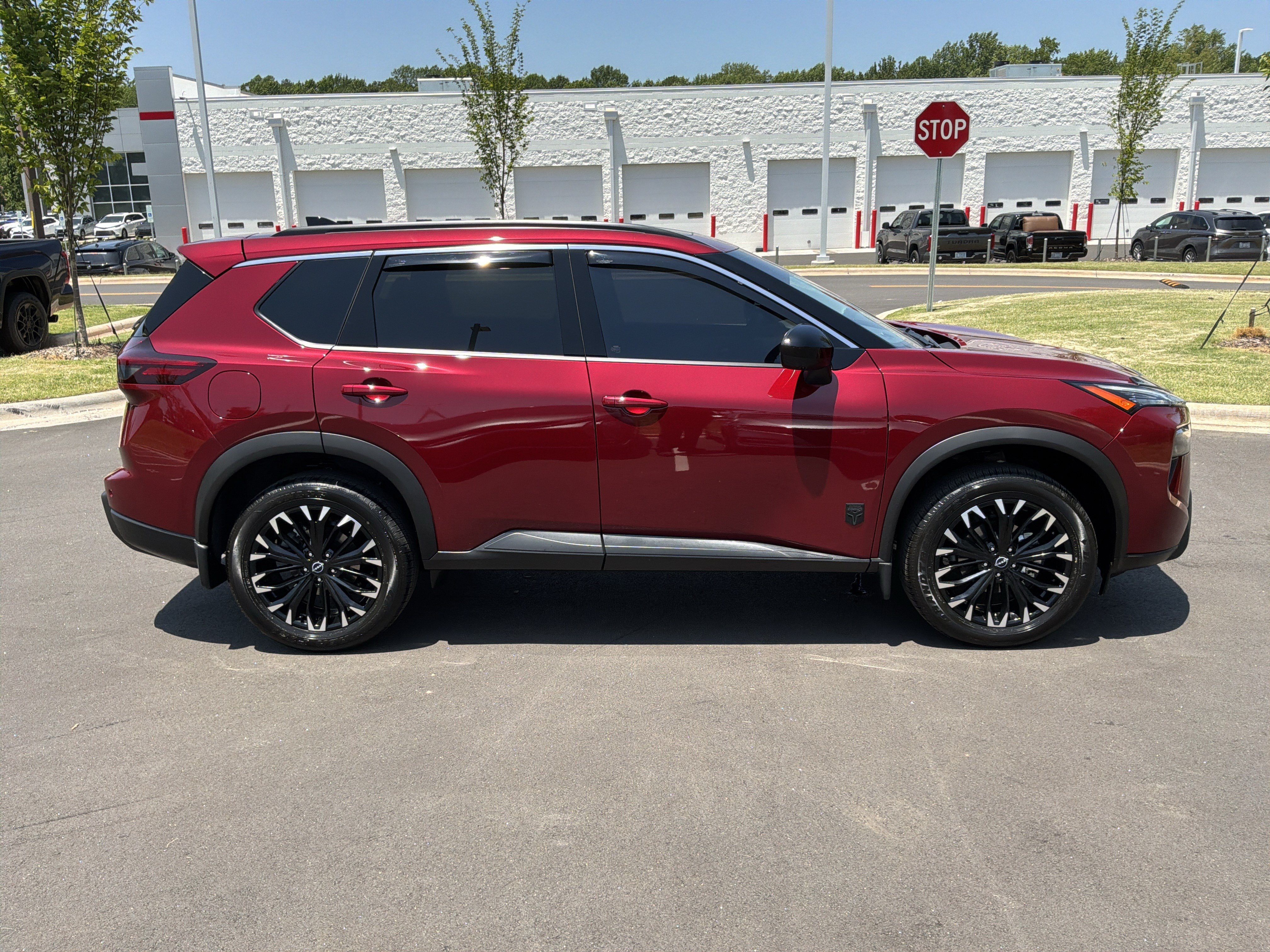 Used 2026 Nissan Rogue Dark Armor FWD image 11