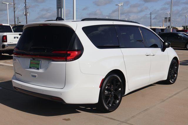 New 2026 Chrysler Pacifica Select w/ S Appearance Package FWD image 6