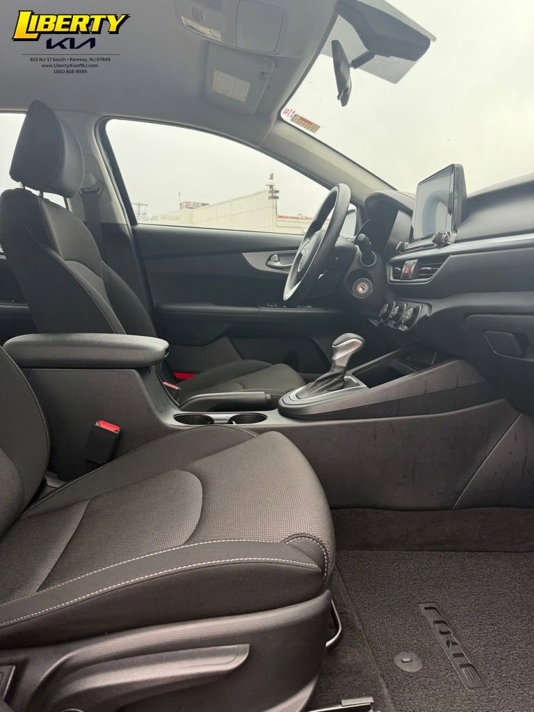 Used 2024 Kia Forte LXS image 9