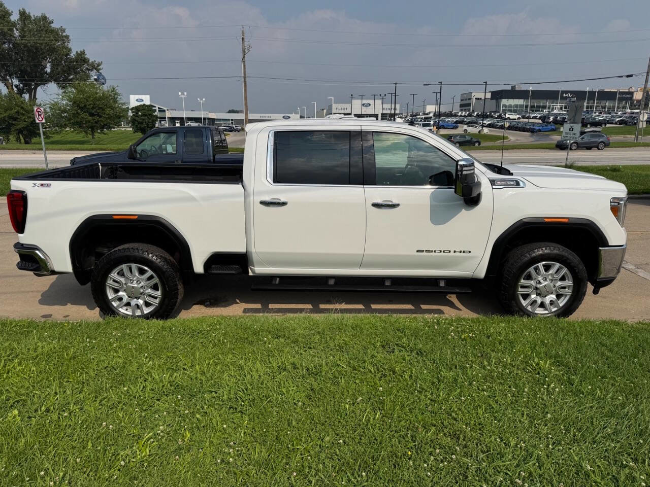 Used 2022 GMC Sierra 2500 SLT w/ SLT Convenience Package image 6