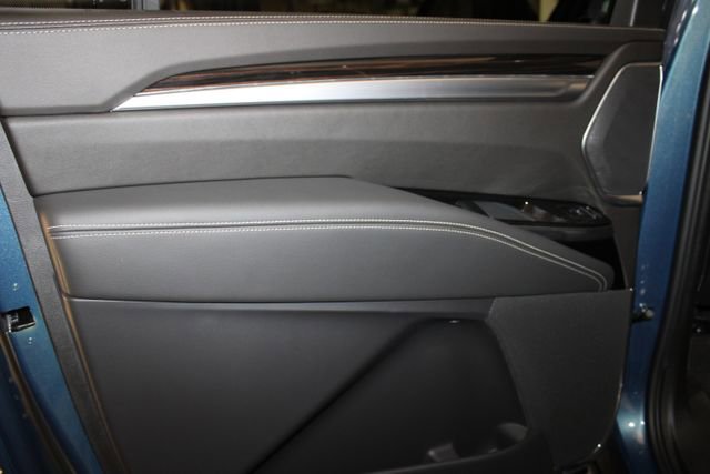 New 2026 Cadillac Escalade ESV Luxury w/ Touring Package image 15