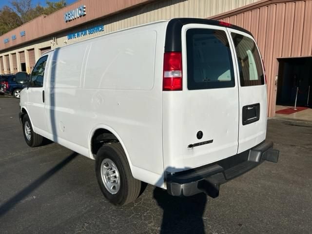 Used 2022 Chevrolet Express 2500 w/ Driver Convenience Package RWD image 3