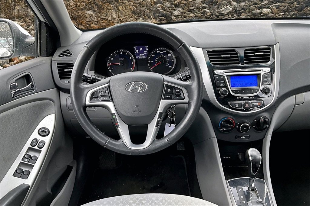 Used 2012 Hyundai Accent SE image 5