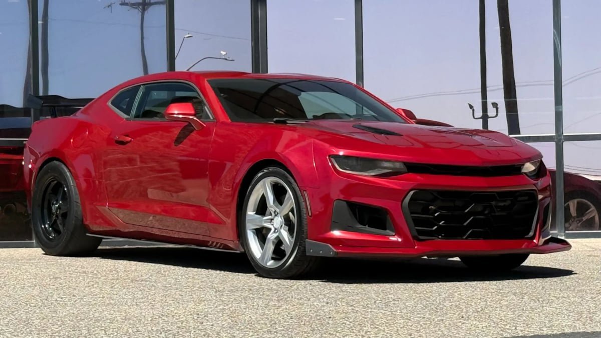 Used 2018 Chevrolet Camaro SS RWD image 17