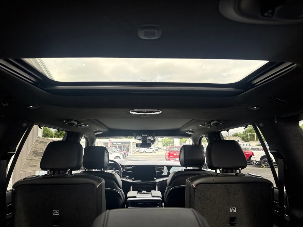 New 2026 Jeep Grand Wagoneer L Summit AWD/4WD image 12