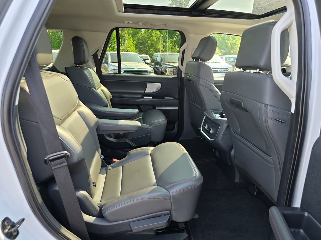 Used 2025 Ford Expedition Active AWD/4WD image 12
