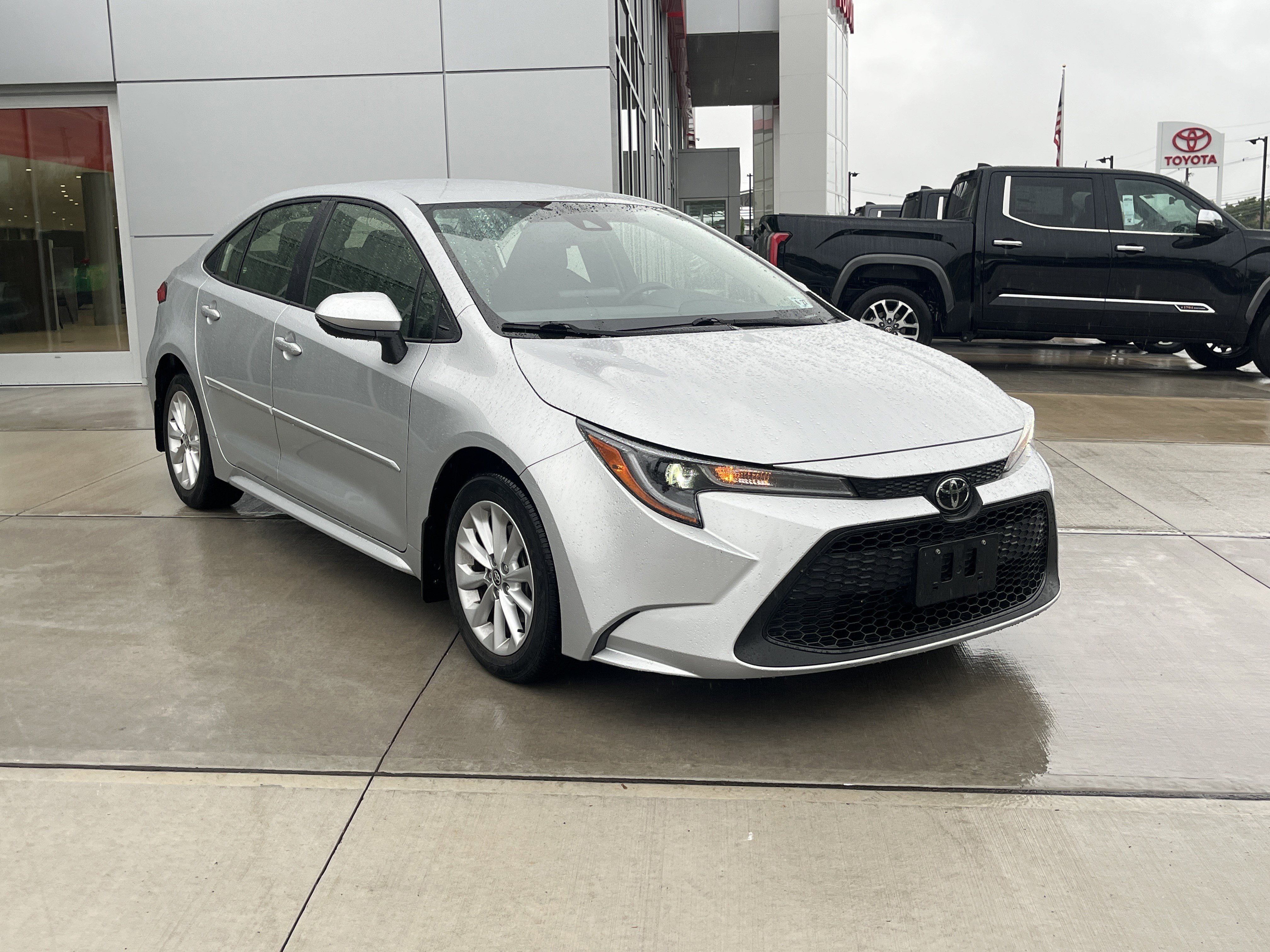 Certified 2022 Toyota Corolla LE w/ LE Convenience Package FWD image 2