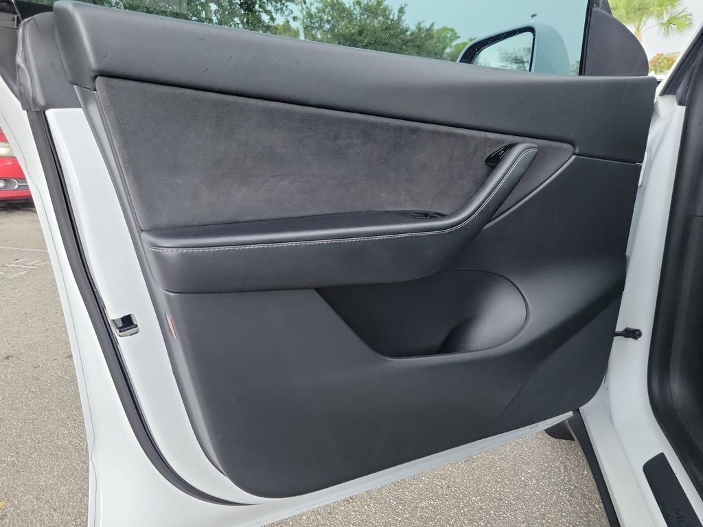 Used 2021 Tesla Model Y Long Range AWD/4WD image 17