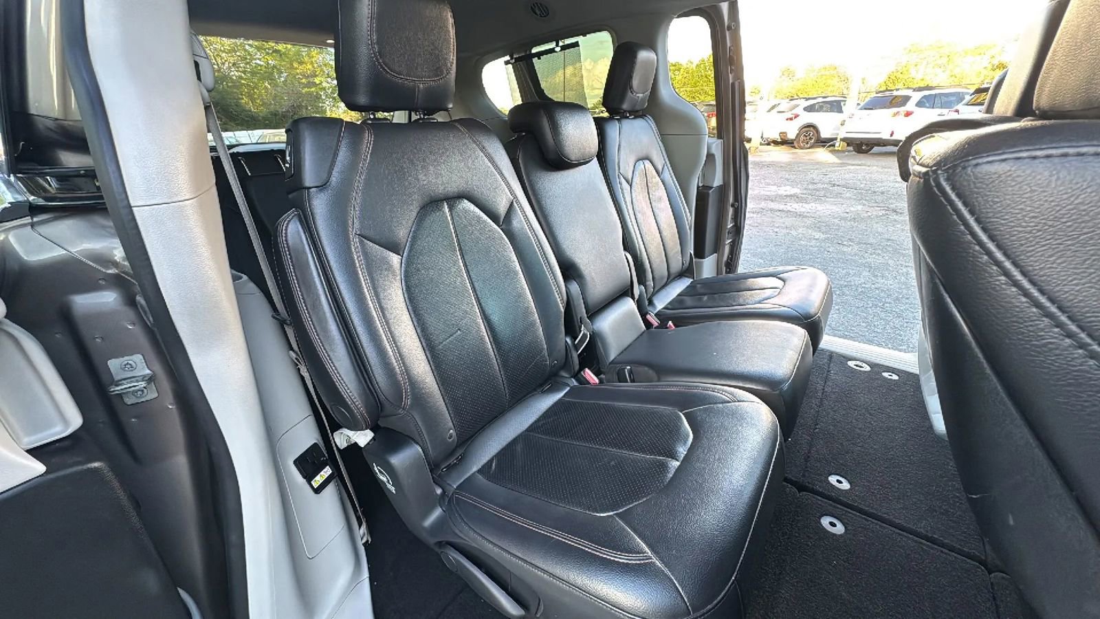 Used 2018 Chrysler Pacifica Touring-L Plus w/ Advanced Safetytec Group image 15