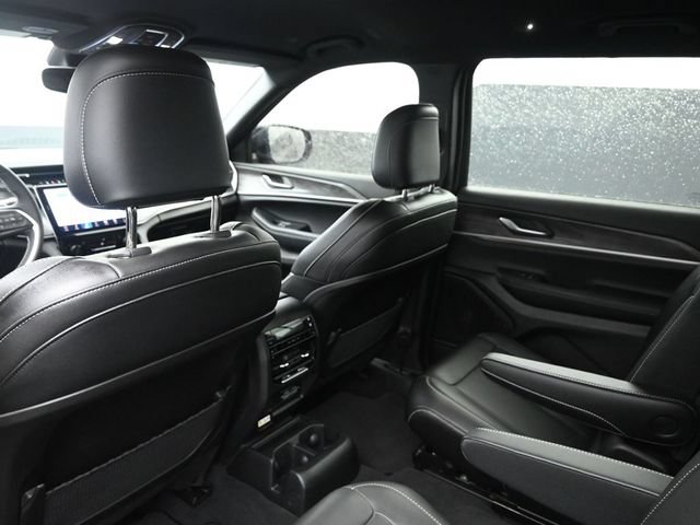 New 2024 Jeep Grand Cherokee L Limited RWD image 12
