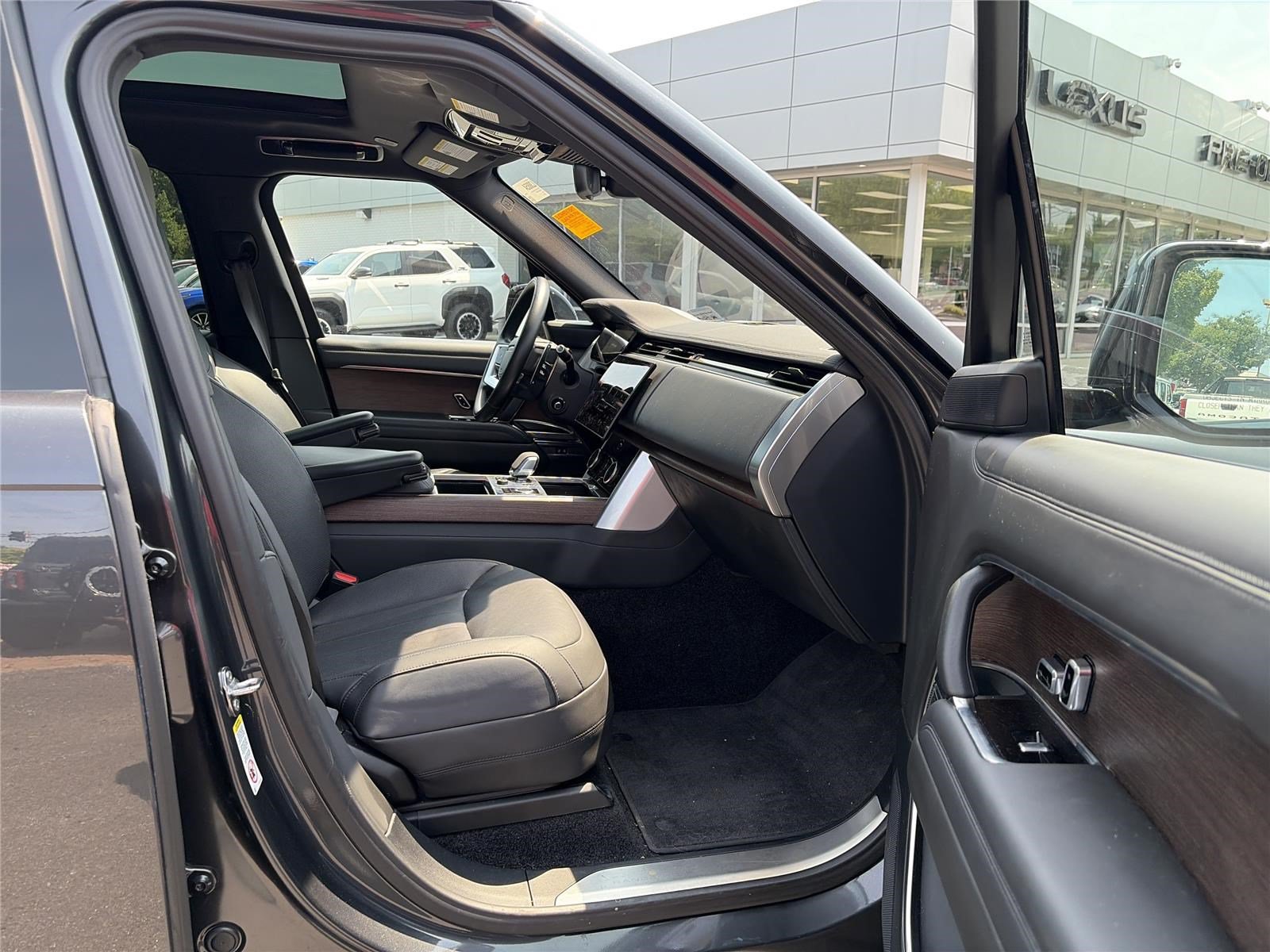 Used 2023 Land Rover Range Rover SE AWD/4WD image 15