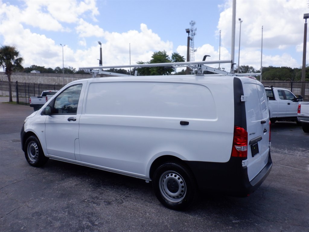 Used 2023 Mercedes-Benz Metris image 3