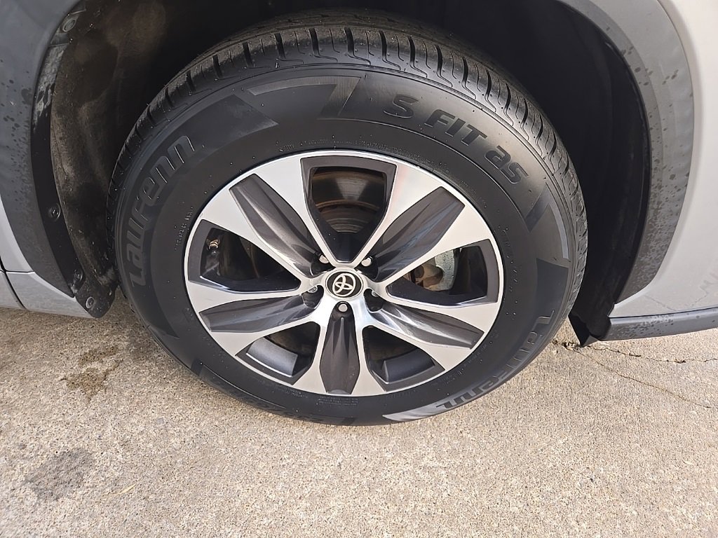 Used 2021 Toyota Highlander XLE image 23