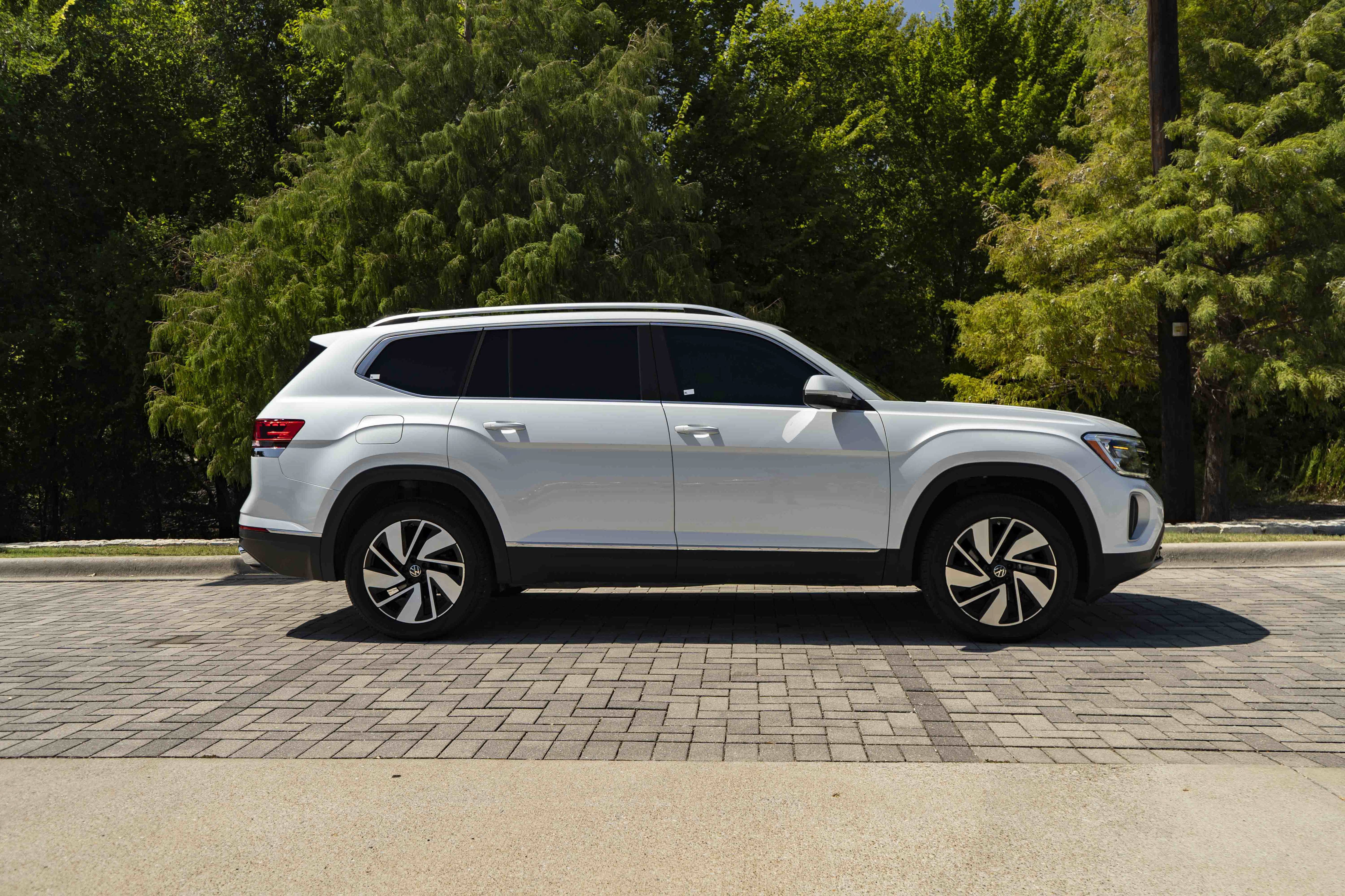 Certified 2024 Volkswagen Atlas SEL AWD/4WD image 9