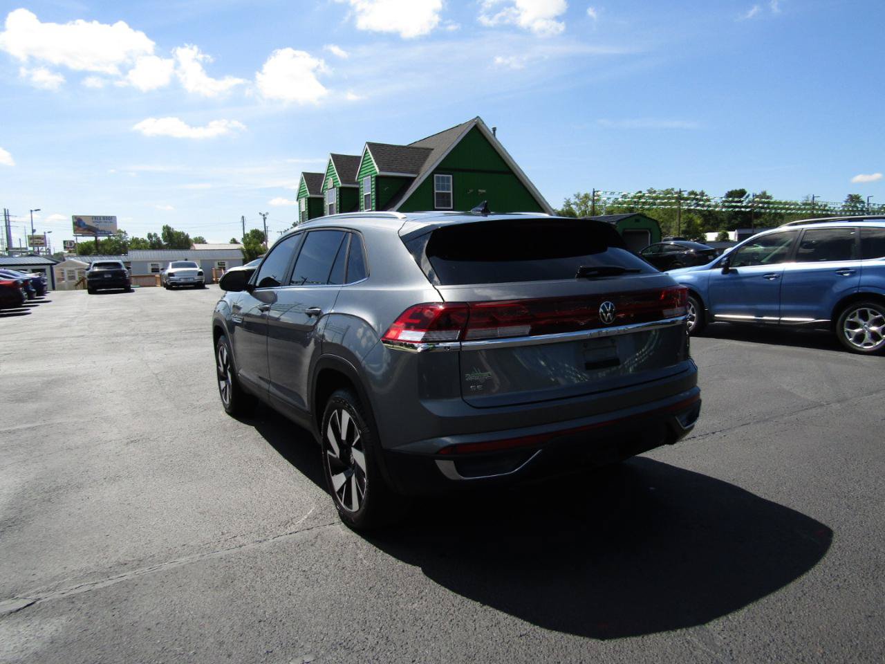 Used 2024 Volkswagen Atlas Cross Sport SE AWD/4WD image 5