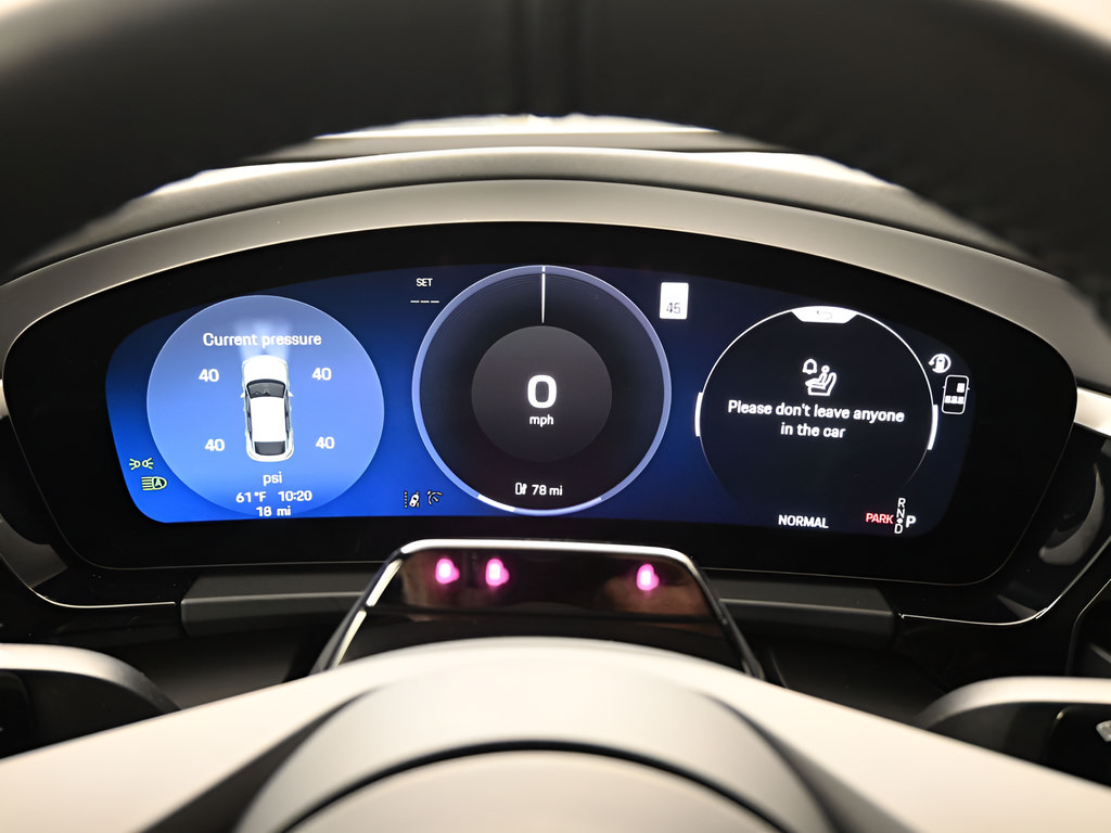 New 2026 Porsche Macan Electric RWD image 20