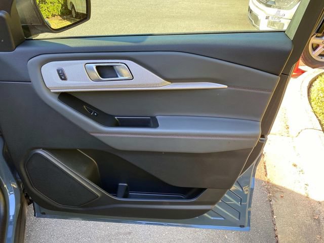 Used 2025 Ford Explorer Active RWD image 36