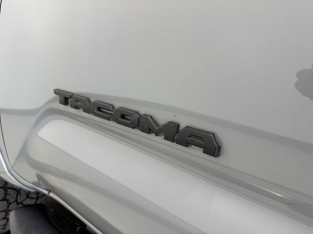 Used 2020 Toyota Tacoma SR5 w/ SR5 Appearance Package (SM) RWD image 32