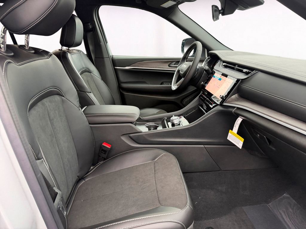 New 2026 Jeep Grand Cherokee Laredo image 15