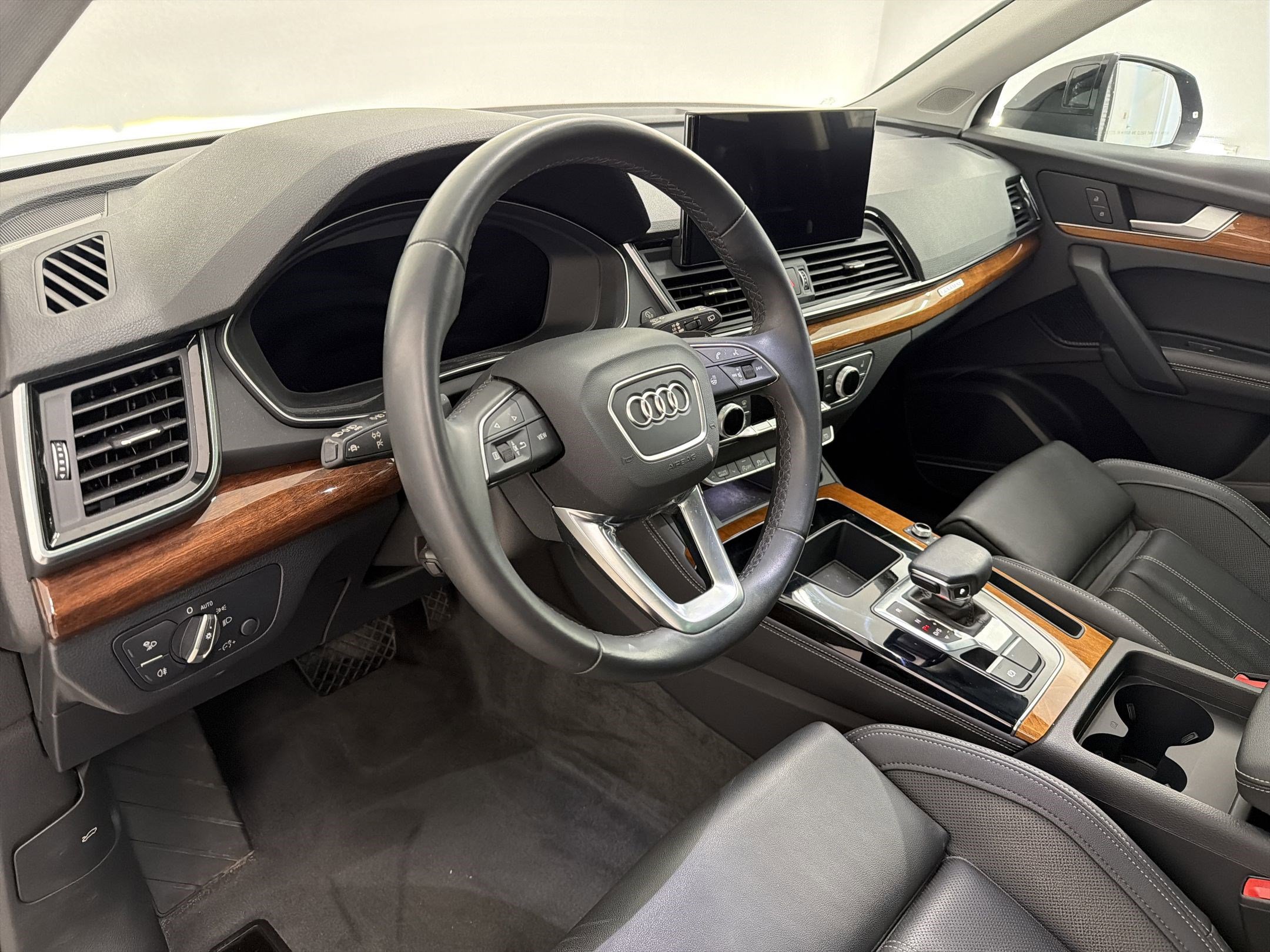 Used 2023 Audi Q5 2.0T Premium Plus w/ Premium Plus Package AWD/4WD image 4