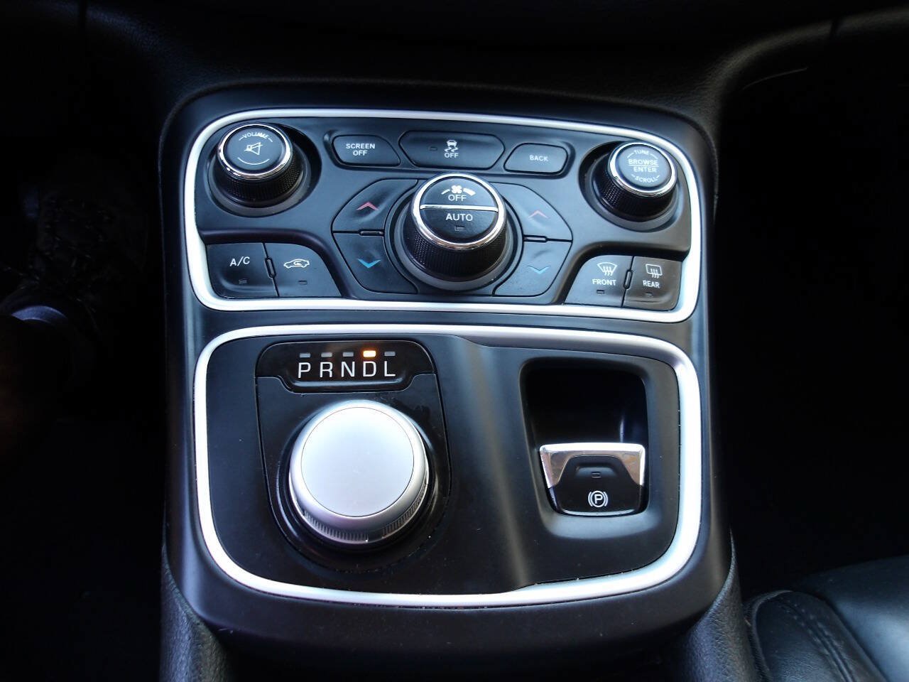 Used 2015 Chrysler 200 C FWD image 13