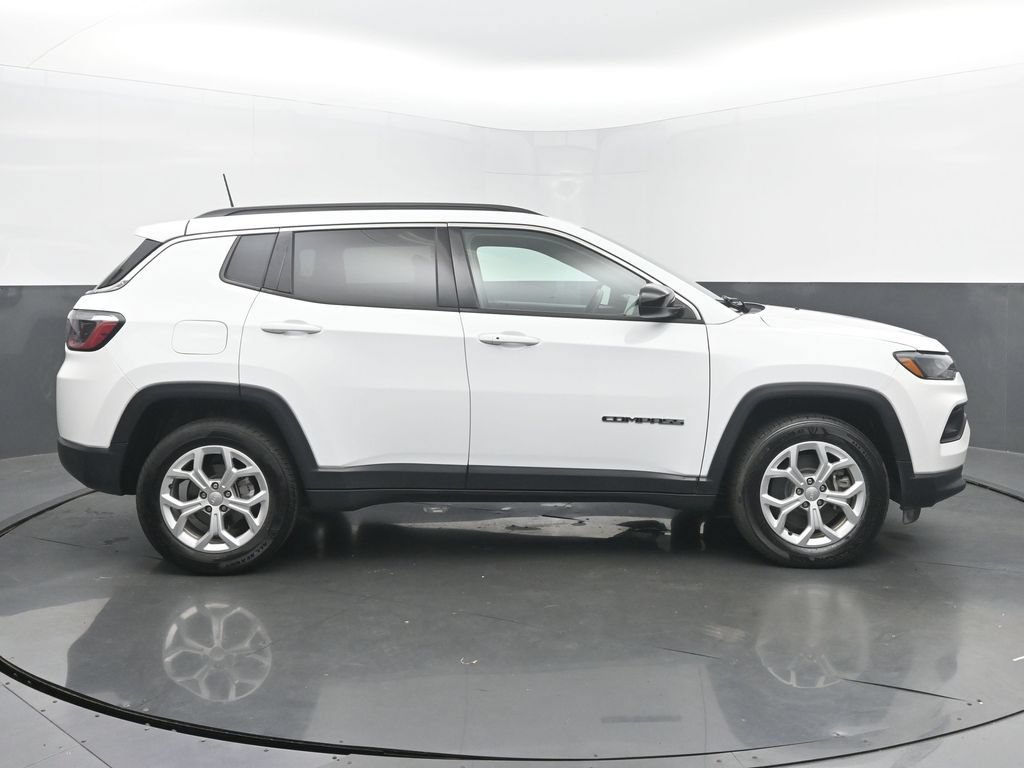 Used 2024 Jeep Compass Latitude AWD/4WD image 6