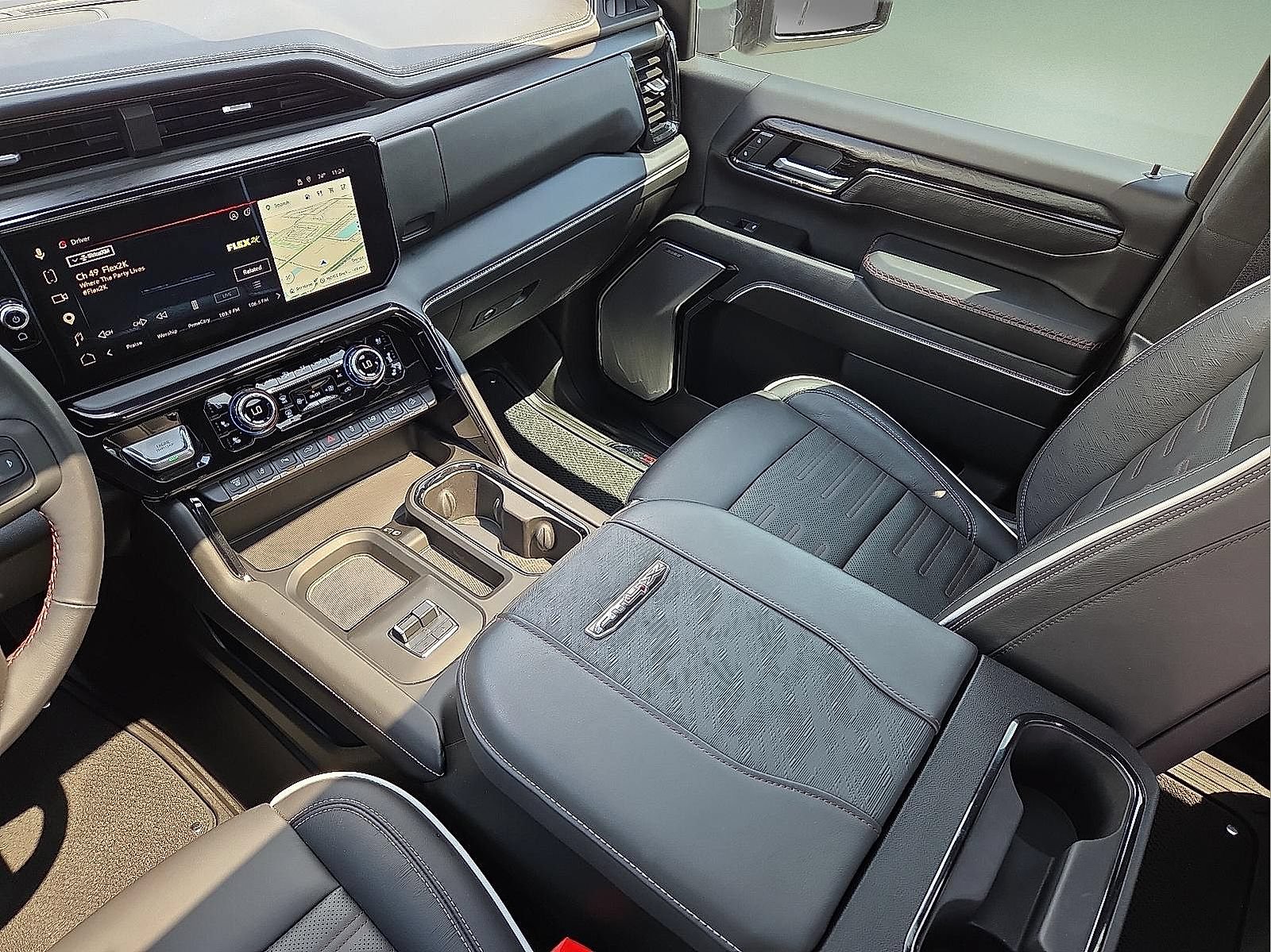 Used 2025 GMC Sierra 2500 AT4X AWD/4WD image 9