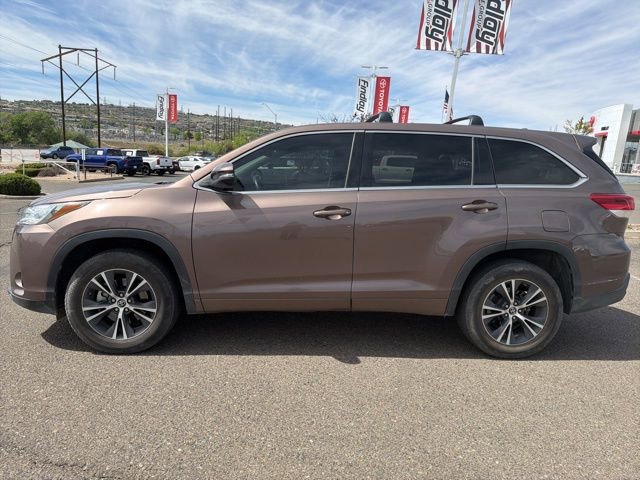 Used 2018 Toyota Highlander Plus FWD image 4