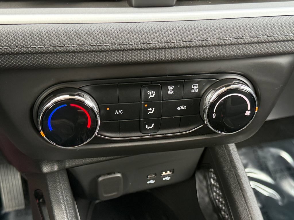 Used 2024 Chevrolet TrailBlazer LS w/ LS Convenience Package FWD image 16