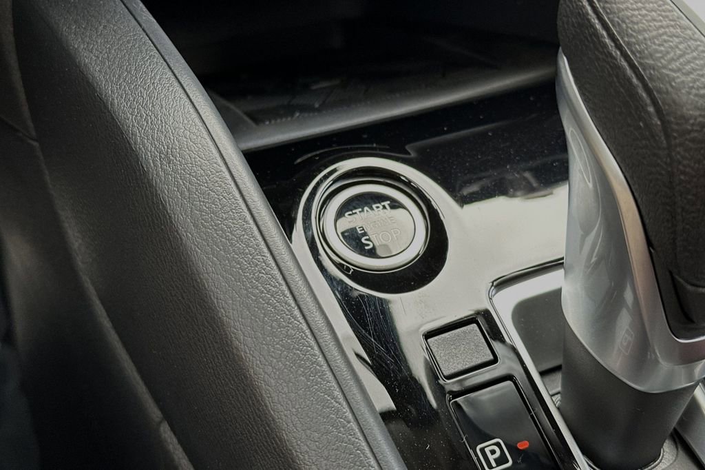 New 2025 Nissan Versa SR w/ Trunk Package image 18