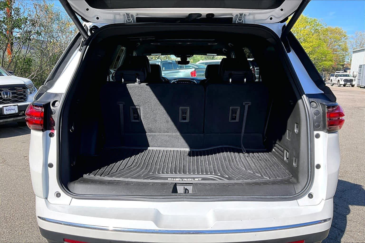 Used 2023 Chevrolet Traverse Premier AWD/4WD image 31