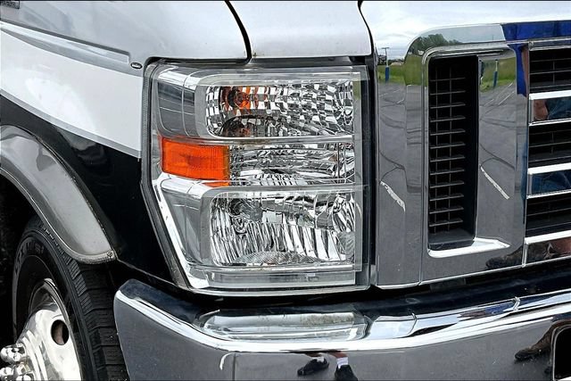 Used 2016 Ford E-450 and Econoline 450 Super Duty w/ Motorhome Prep Package RWD image 25