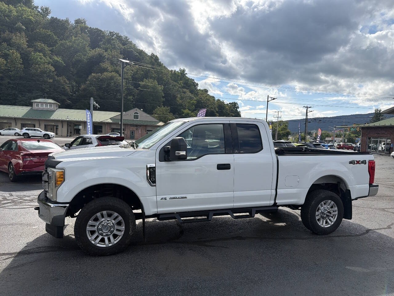 Used 2017 Ford F250 XLT AWD/4WD image 5