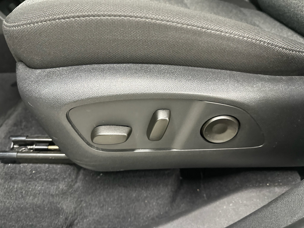 Used 2025 GMC Acadia Elevation image 30