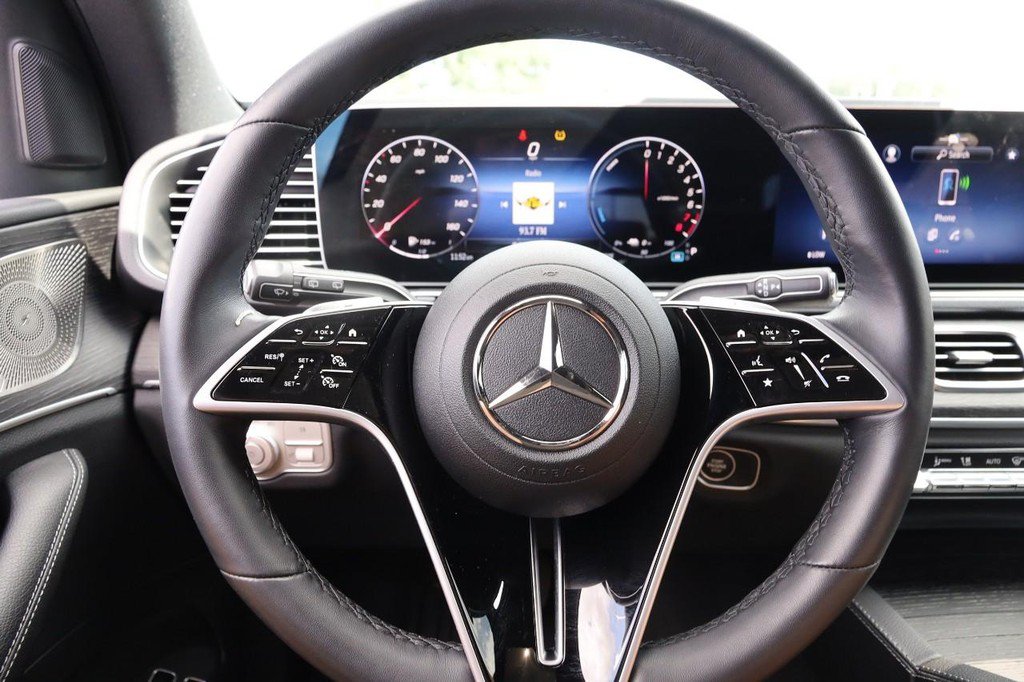 Used 2025 Mercedes-Benz GLE 450e 4MATIC image 12