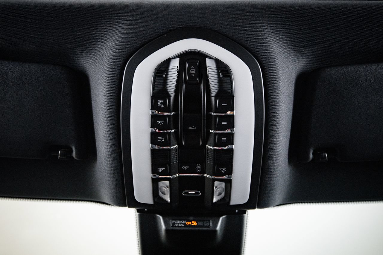 Certified 2023 Porsche Macan AWD/4WD image 20